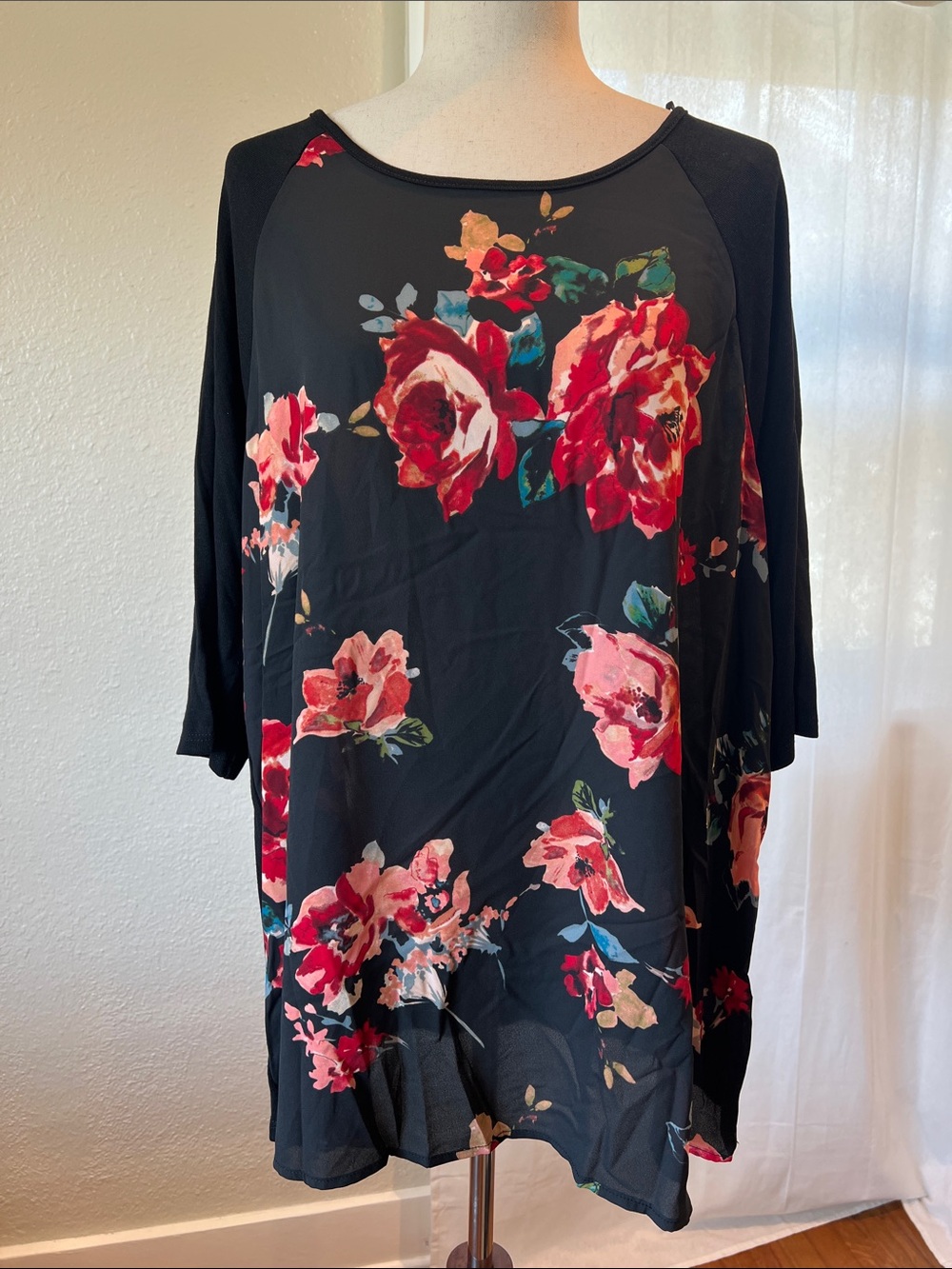 Kaileigh Black Floral Top. Size 2X. NWOT